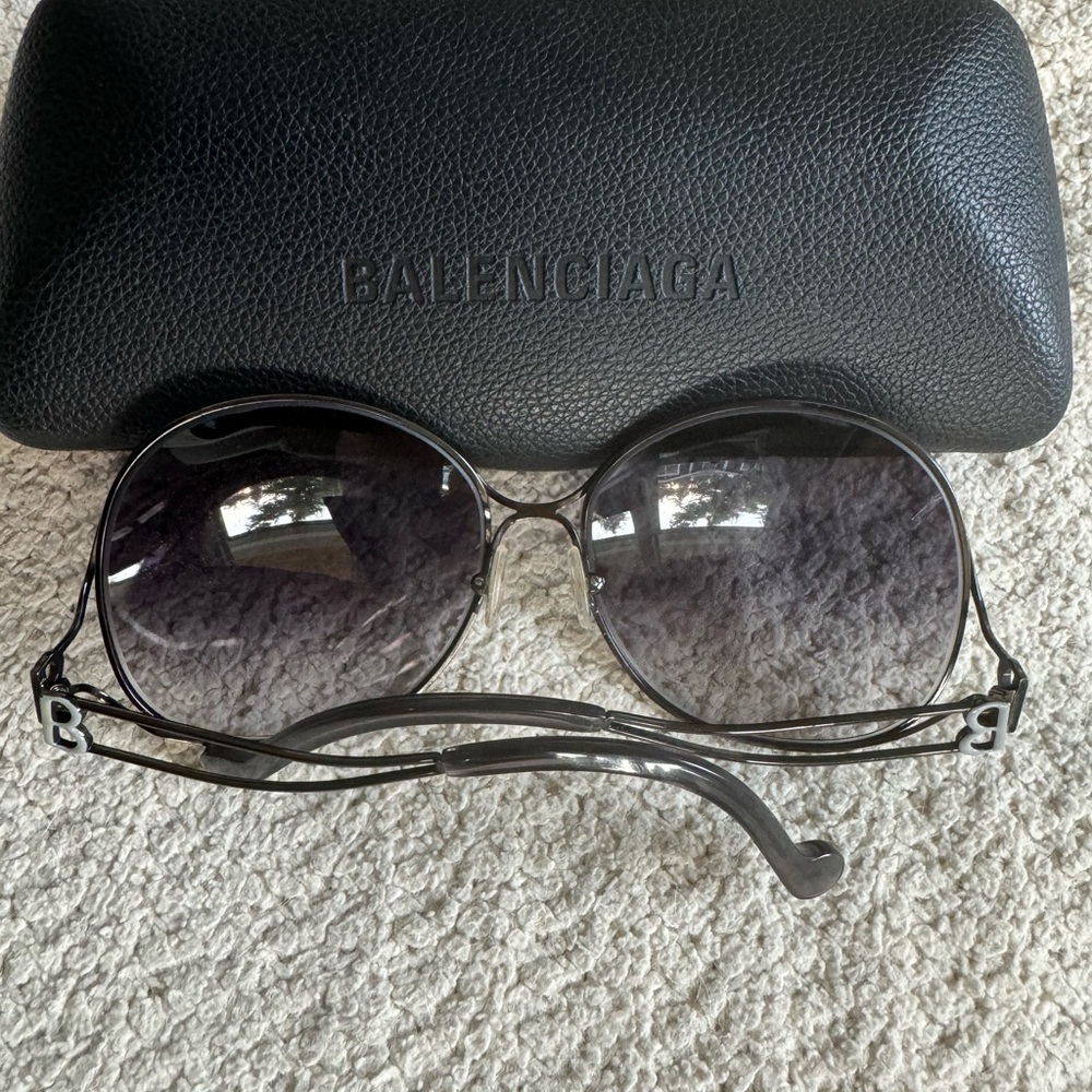 Balenciaga Sunglasses, great condition! - Picture 3 of 4